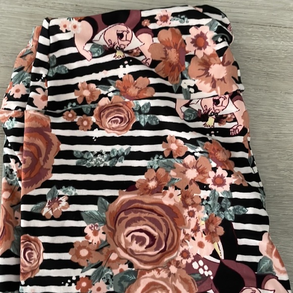 Lularoe OS Queen of Hearts Leggings - Picture 2 of 5